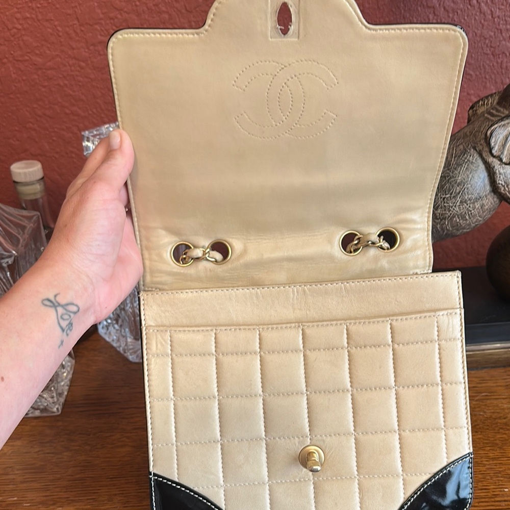 Elegant Quilted Beige and Black Handbag